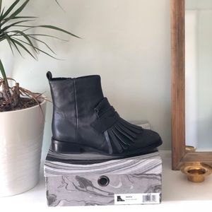 jeffrey campbell baron bootie